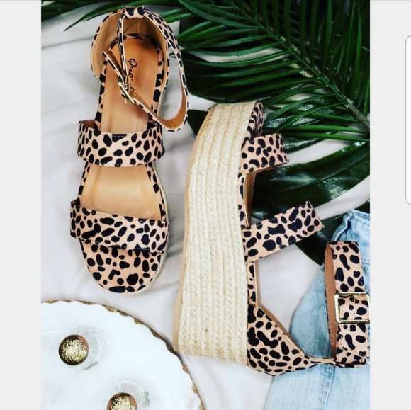 🆕️//The Safari// Tan leopard print Espradrilles - Picture 2 of 4
